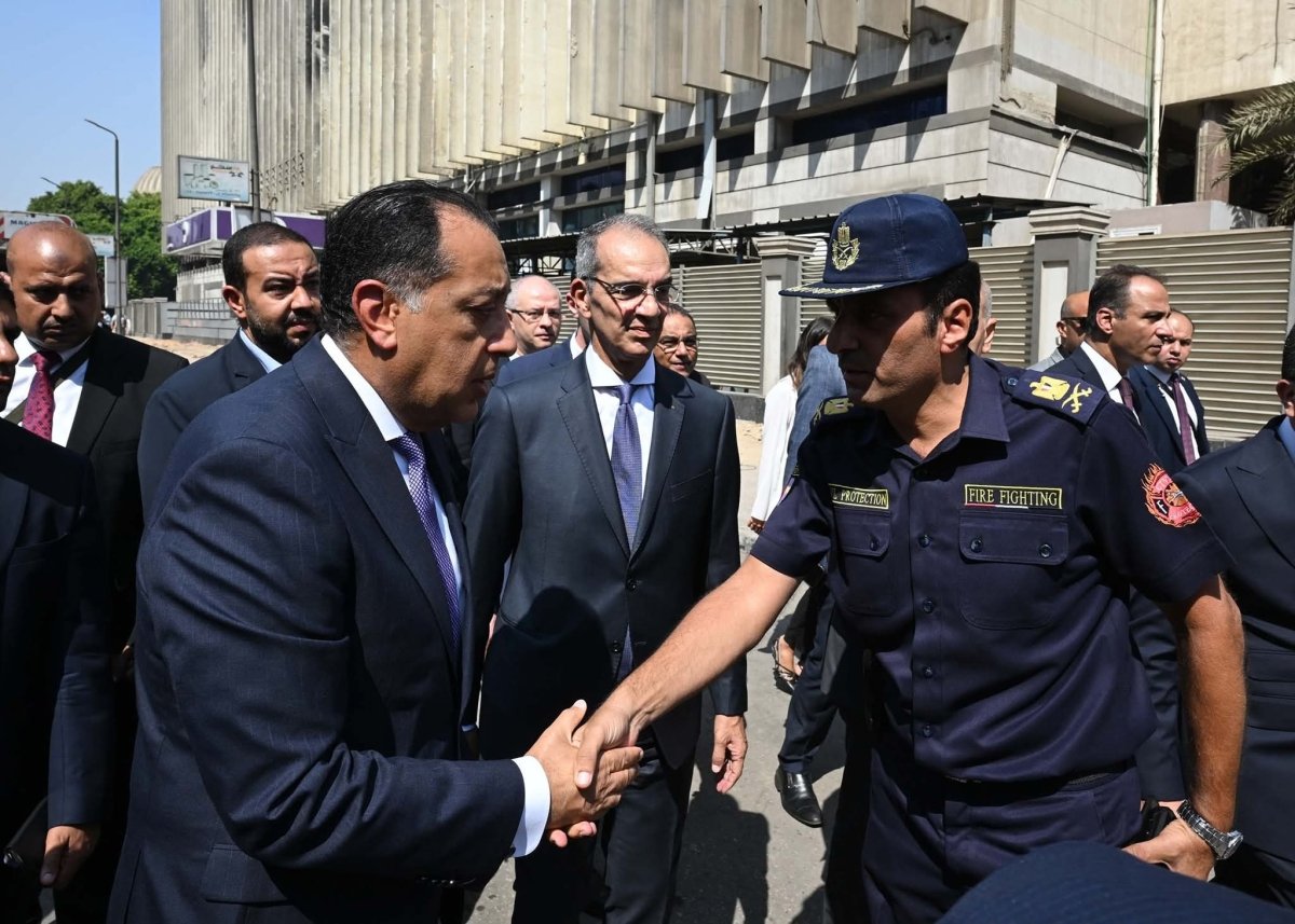 رئيس الوزراء يتفقد "سنترال رمسيس" ويستعرض تقريرا مع وزير الاتصالات بشأن عودة مختلف الخدمات