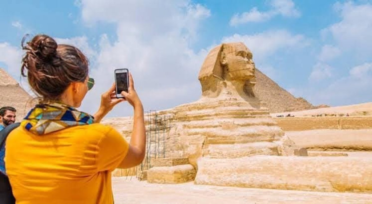 وزير السياحة والآثار يصدر قراراً وزارياً بزيادة أجر المرشد السياحي في مصر