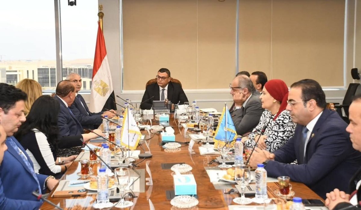 وزير الإسكان يلتقي وفدًا من الجالية المصرية في الولايات المتحدة الأمريكية واتحاد شباب المصريين بالخارج لاستعراض جهود الوزارة 