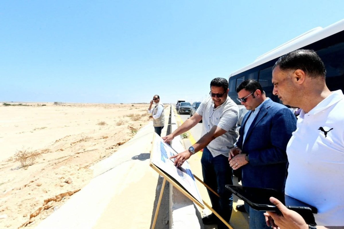 وزير الإسكان يتفقد مشروعات المرحلة العاجلة للأراضي البديلة بمنطقة "شمس الحكمة" ويتابع مخطط تنمية بالمنطقة