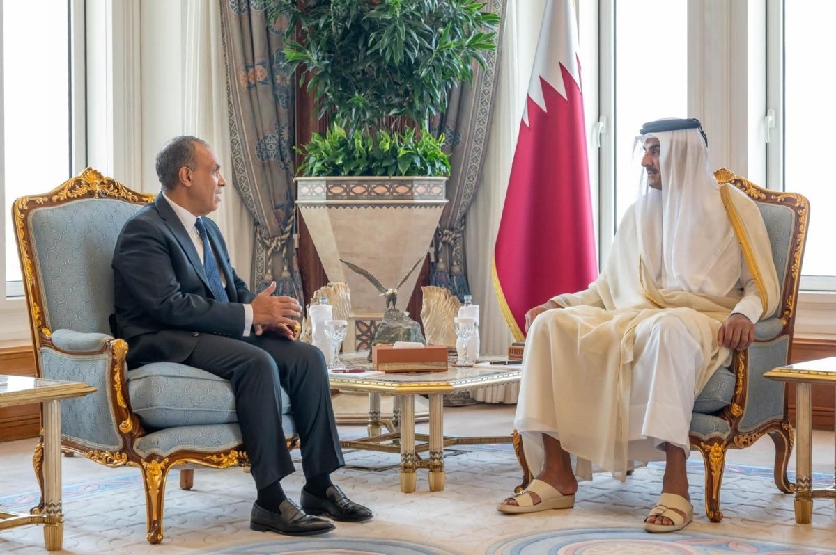 وزير الخارجية ينقل رسالة تضامن ودعم من فخام الرئيس إلى أخيه سمو الشيخ تميم بن حمد آل ثاني أمير دولة قطر الشقيقة