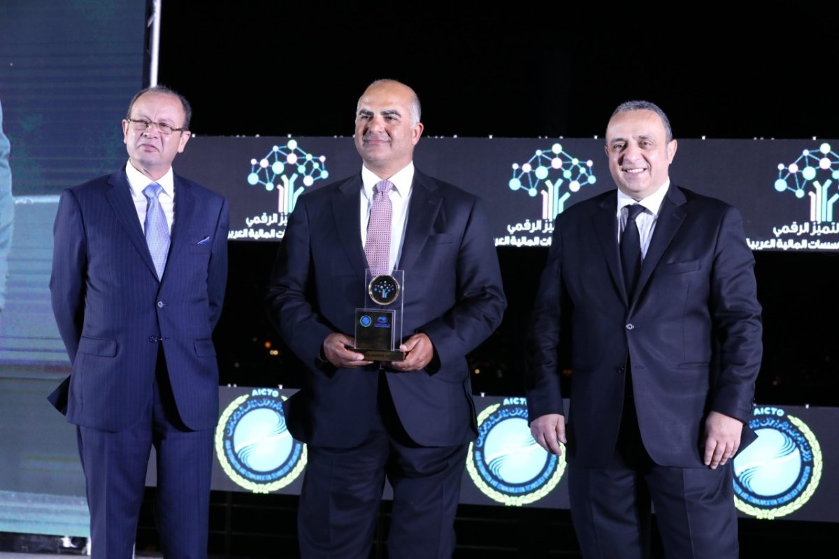 بنك مصر يحصد جائزة أفضل بنك في مصر في الابتكار الرقمي لعام 2020/2021 من اتحاد المصارف العربية