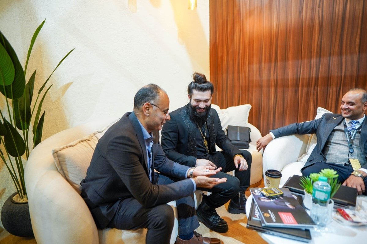 جناح الشركة شهد حضورًا لافتًا من العملاء والزوار..  قوافل للتطوير العقاري تستضيف الفنان كريس المصري في سيتي سكيب 2025