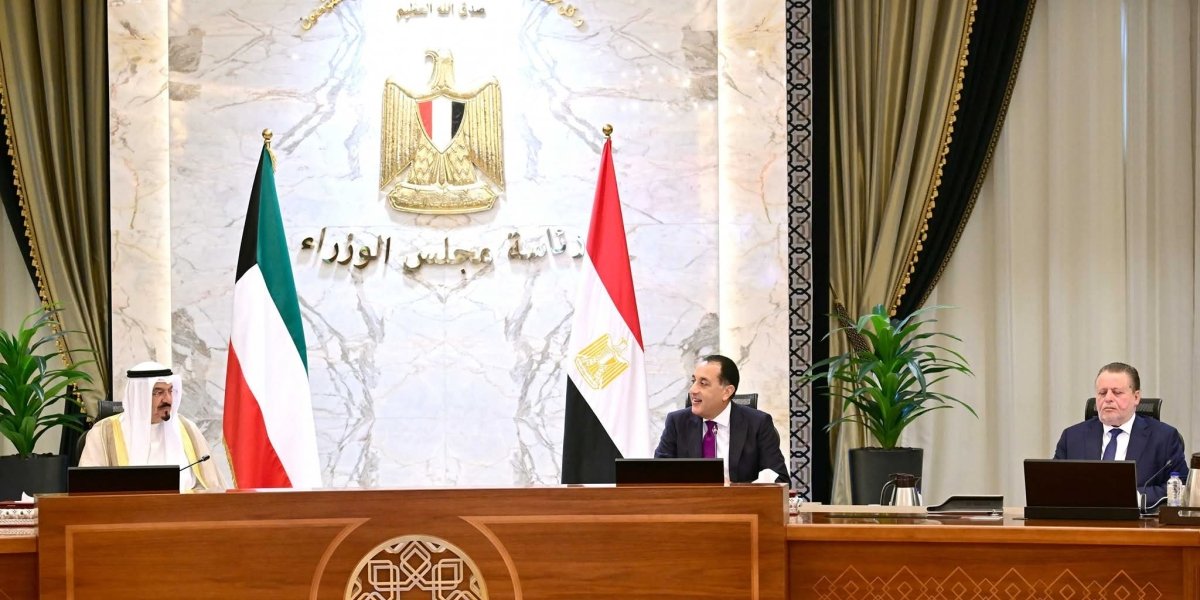 رئيسا وزراء مصر والكويت يعقدان جلسة مباحثات موسعة لبحث القضايا ذات الاهتمام المشترك بين البلدين