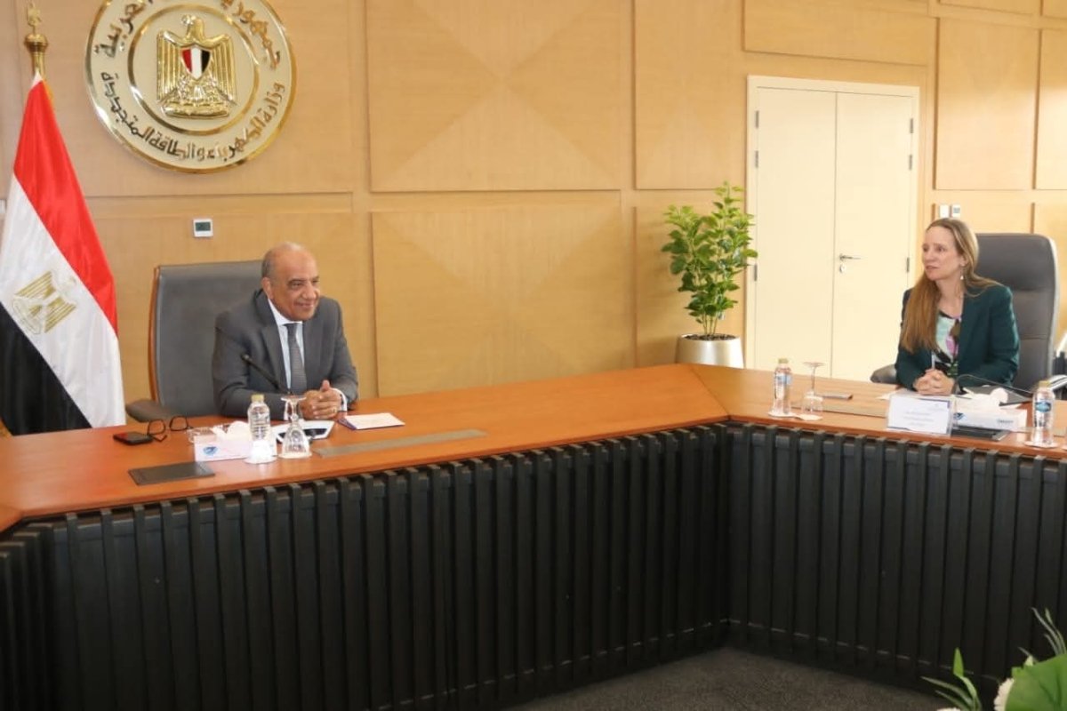 وزير الكهرباء يبحث مع وفد البنك الدولي دعم وتعزيز سبل الشراكة والتعاون 