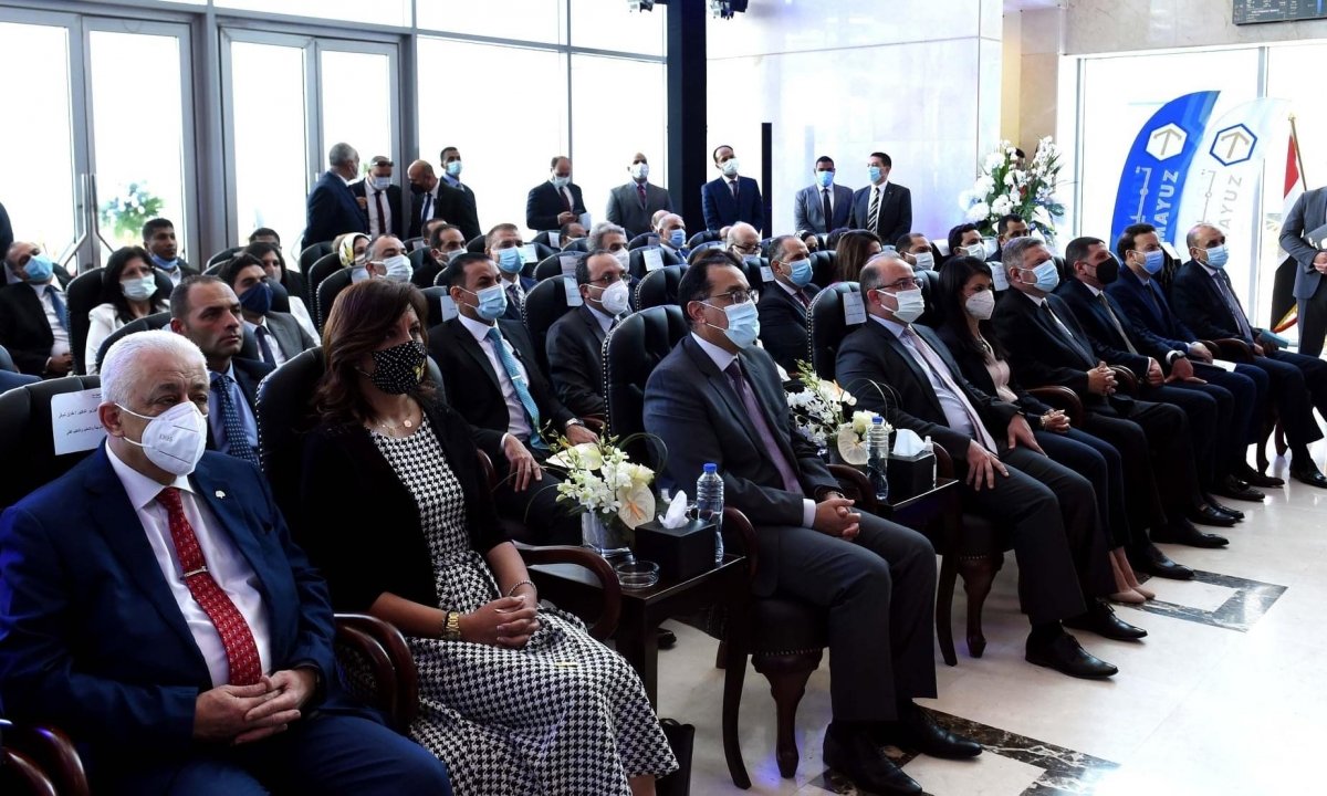 رئيس الوزراء و٥ وزراء يفتتحون جلسة تداول البورصة المصرية اليوم