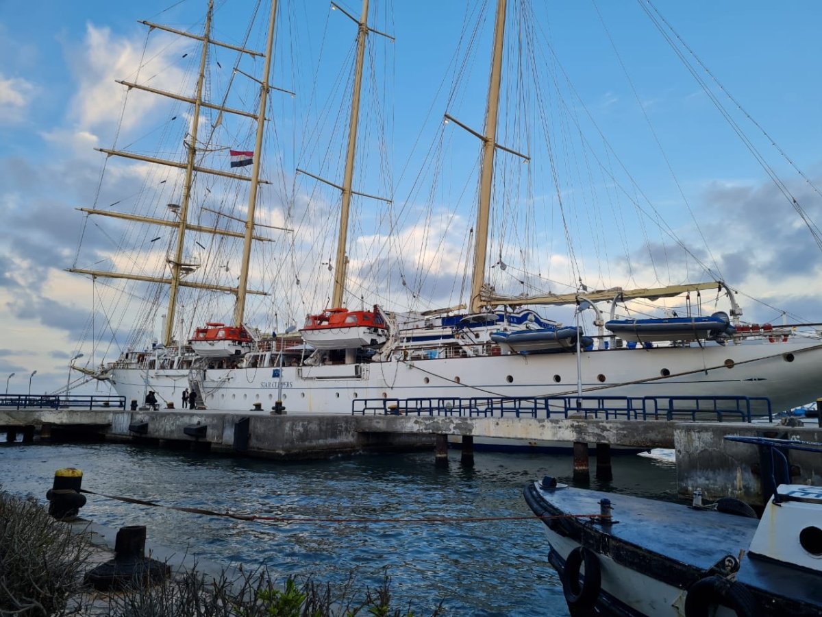 على متنها 137 سائحاً.. ميناء بورسعيد السياحي يستقبل «star clipper» إحدى أفخر «سفن المقص» في العالم 