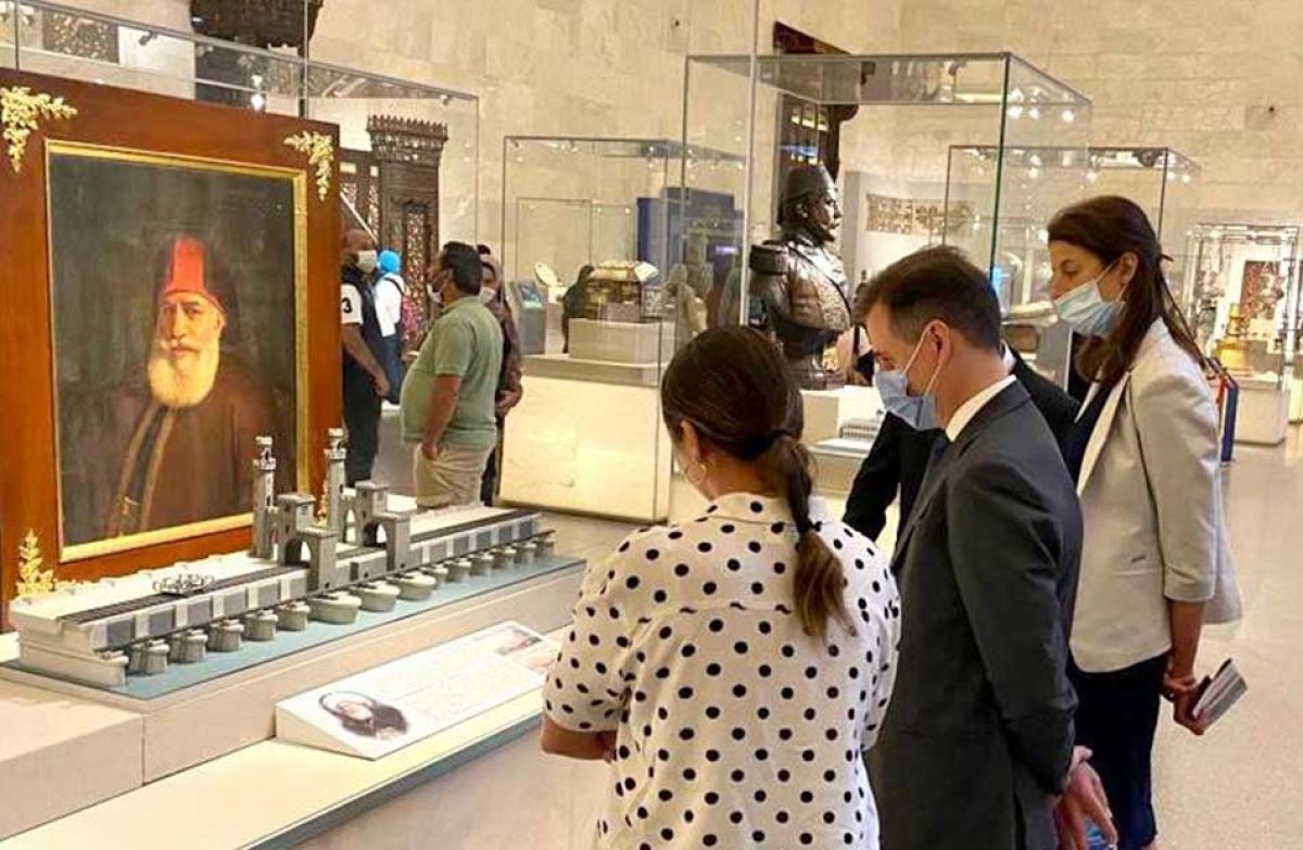 وفد رفيع المستوى من بنك الاستثمار الأوروبي يزور المتحف القومي للحضارة المصرية