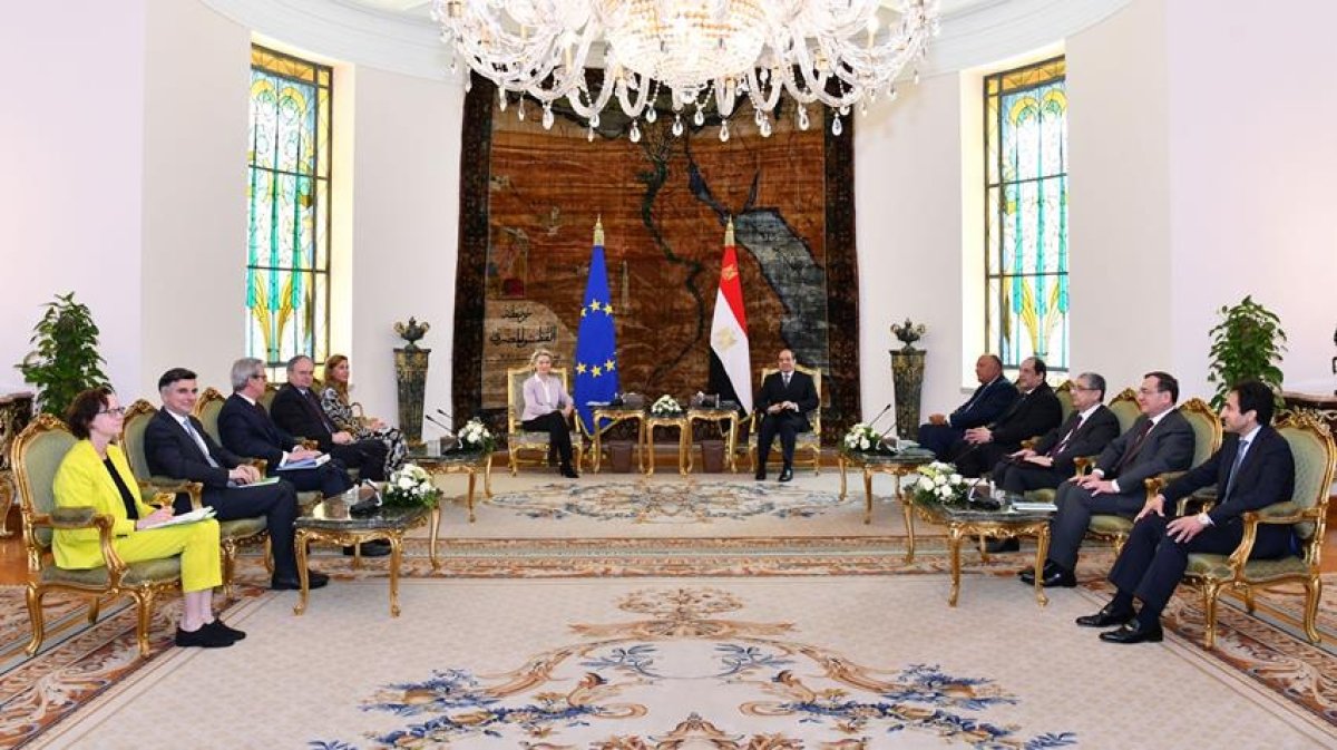 بحضور رئيس المخابرات العامة.. الرئيس السيسي يبحث مع رئيسة المفوضية الأوروبية استعدادات مصر لقمة «COP27»