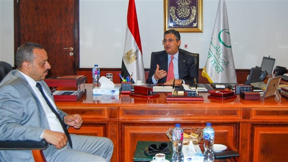 رئيس هيئة البريد يلتقي رئيس نقابة العاملين بالبريد المصري