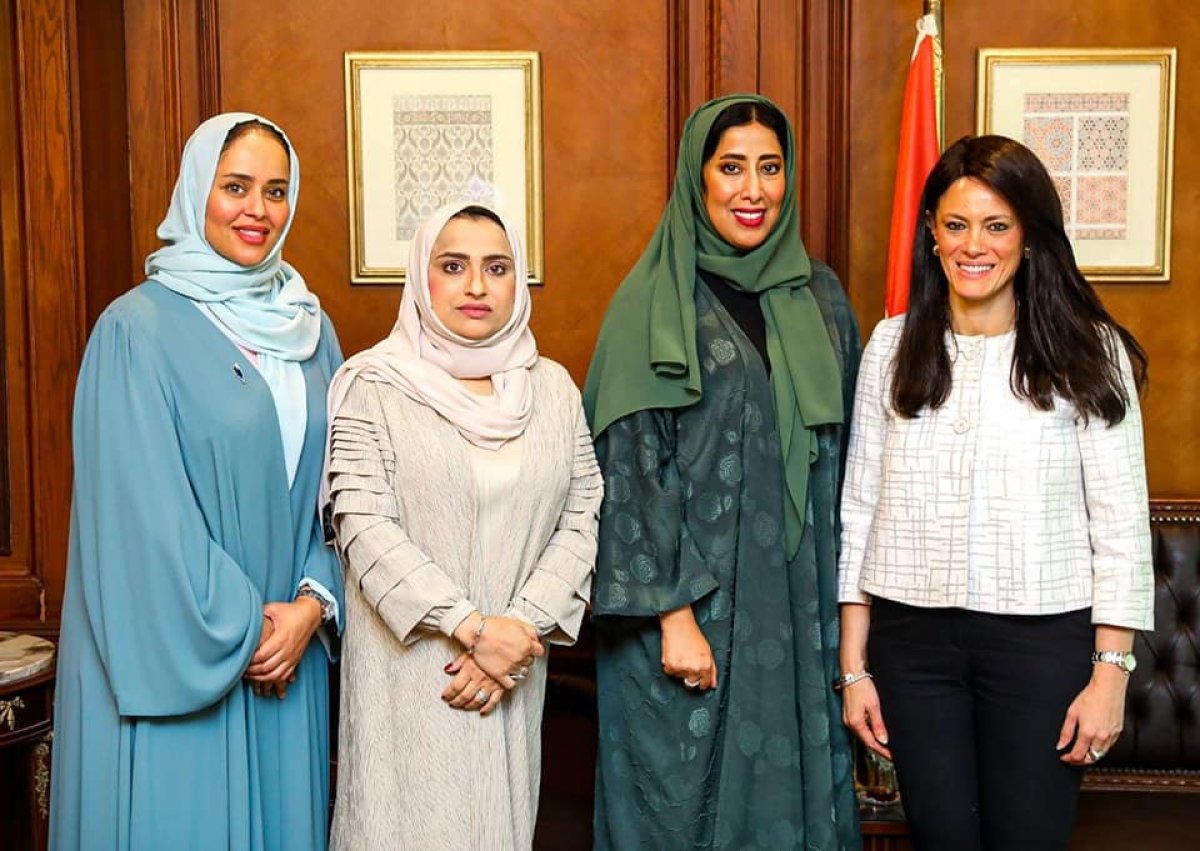 "المشاط" تستعرض مع نائبة رئيسة مجلس الإمارات للتوازن بين الجنسين السياسات الداعمة لتمكين المرأة