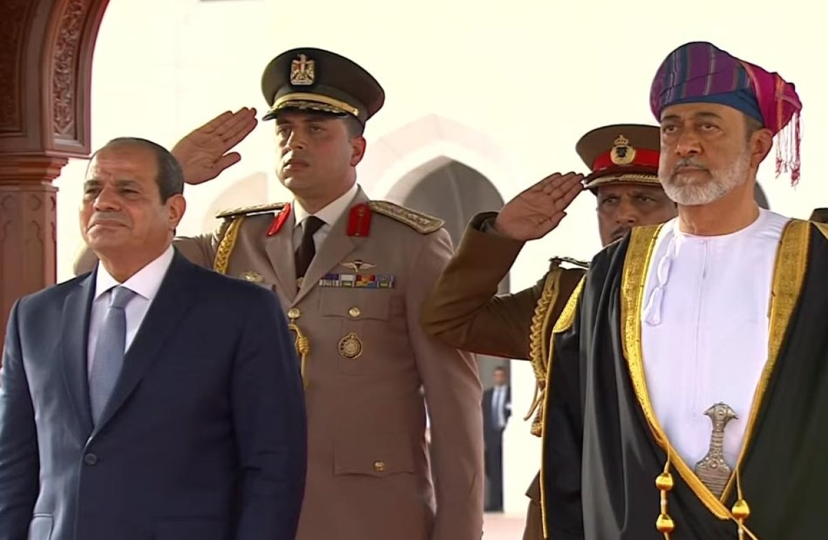 الرئيس السيسي يصل سلطنة عمان في زيارة رسمية تستغرق يومين