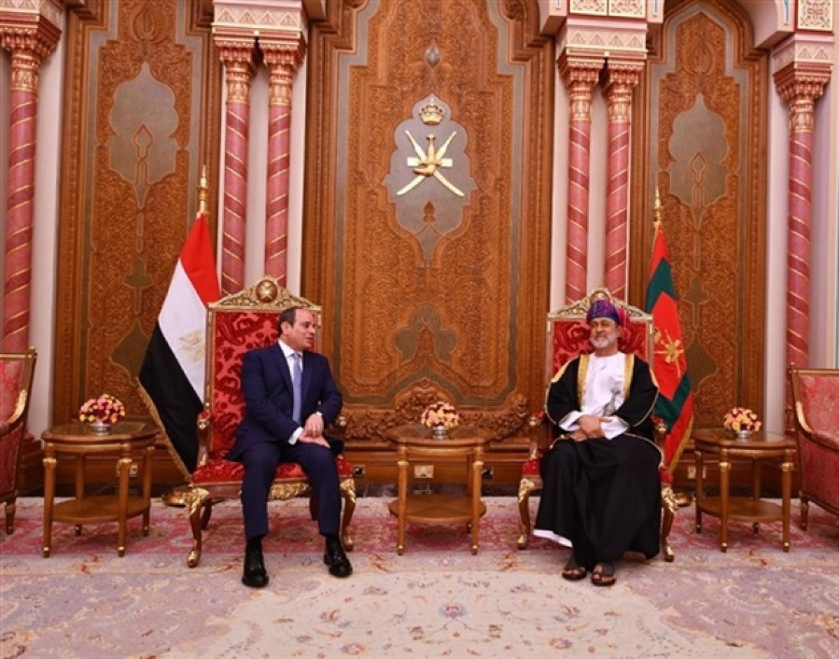 الرئيس السيسي يؤكد حرص مصر على تعزيز التعاون مع سلطنة عمان بمختلف المجالات