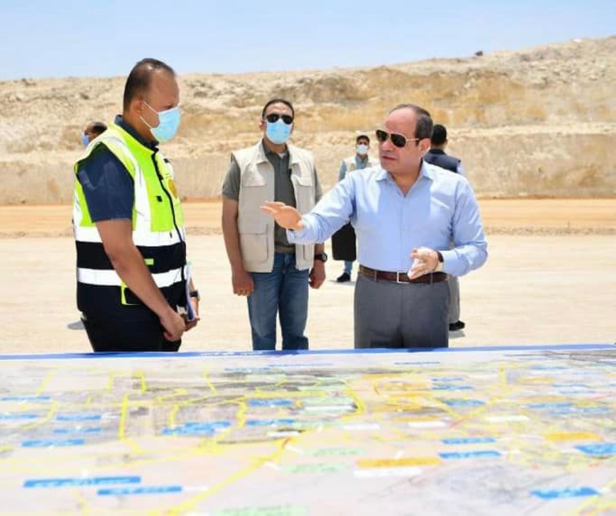 الرئيس السيسي يتفقد الأعمال الإنشائية لتطوير محاور بالقاهرة الكبرى