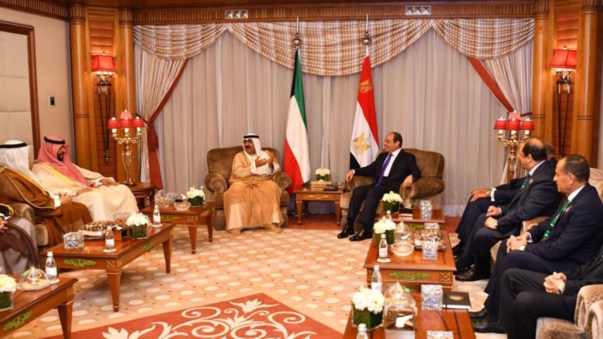 الرئيس السيسي يؤكد حرص مصر على تطوير التعاون الوثيق والمتميز مع الكويت