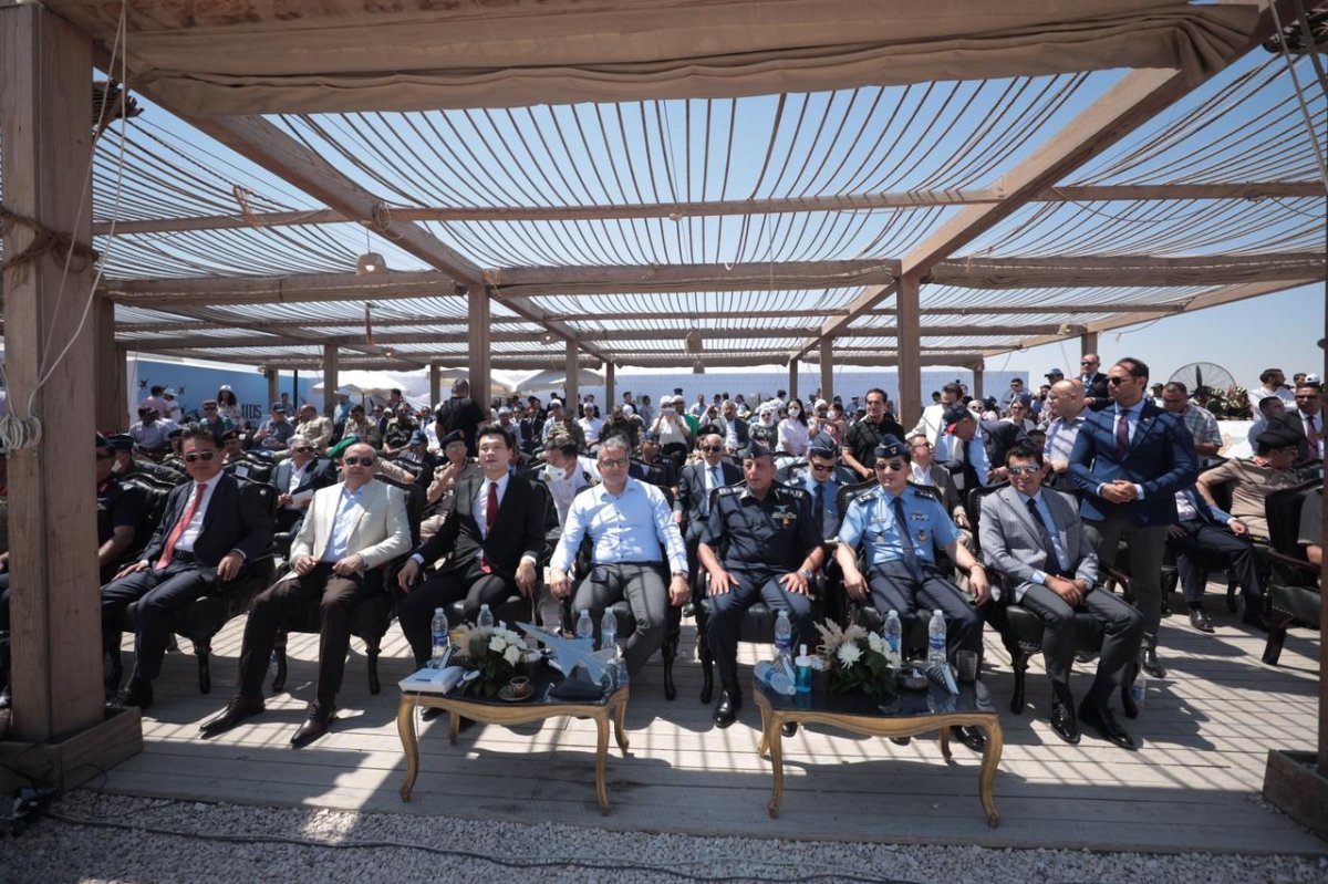 وزير السياحة يشهد العرض الجوي Pyramids Air Show 2022 بمنطقة أهرامات الجيزة