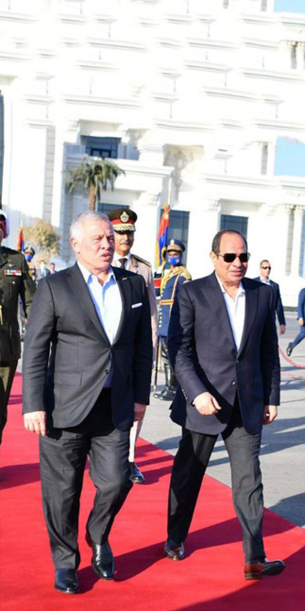 الرئيس السيسي يودع الملك عبد الله  بمطار العلمين الجديد