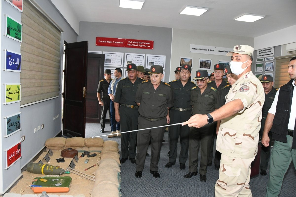 رئيس الأركان يتفقد معهد المهندسين العسكريين لحصوله على المركز الأول على مستوى المعاهد التعليمية للقوات المسلحة