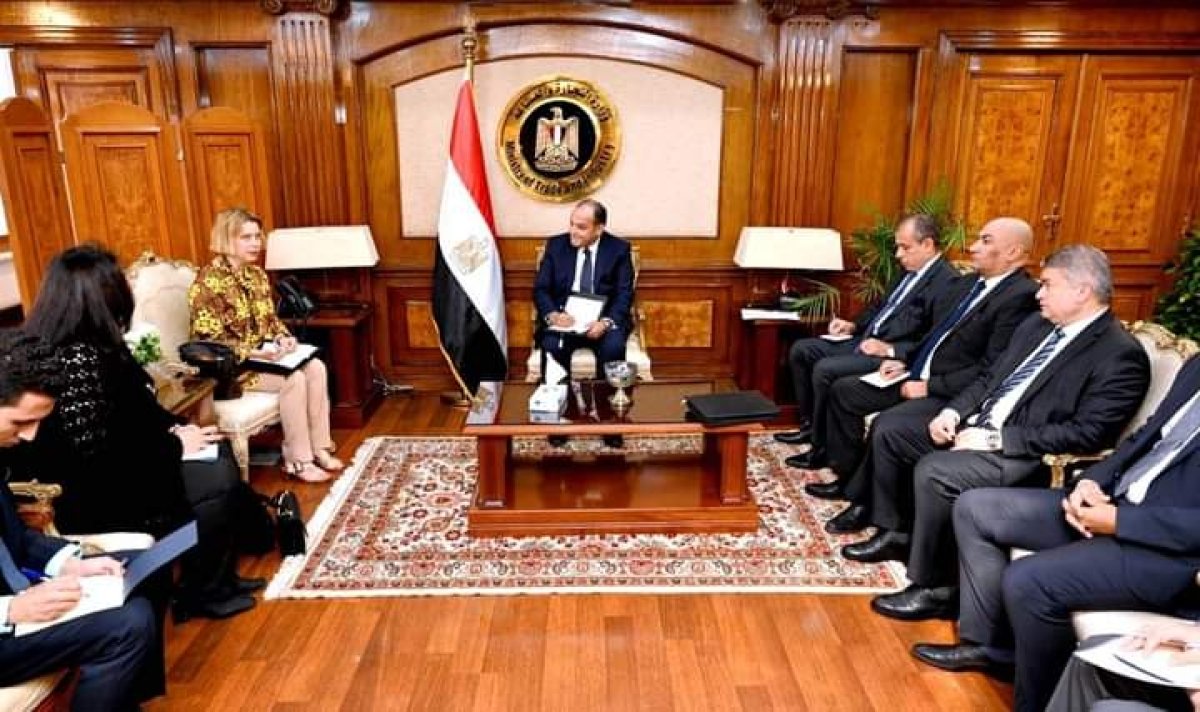 وزير التجارة والصناعة يبحث مع الممثل الإقليمي للجنة الاقتصادية للأمم المتحدة لشمال إفريقيا سبل تنمية وتطوير صناعة الأثاث في مصر
