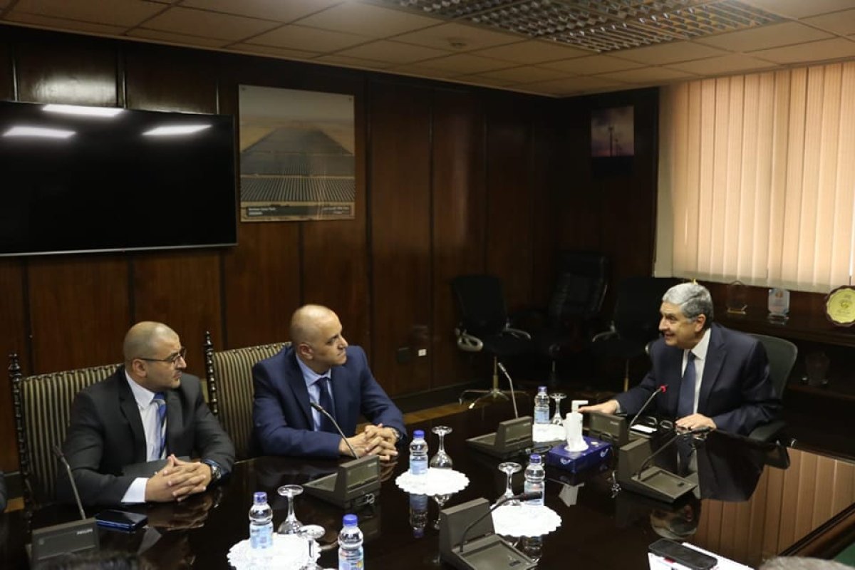 وزير الكهرباء يستقبل رئيس قطاع العلاقات الحكومية بشركة اتصالات مصر لتعزيز التعاون