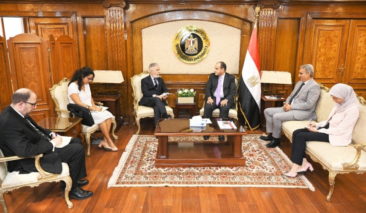 وزير التجارة والصناعة يستقبل سفير البرازيل بالقاهرة