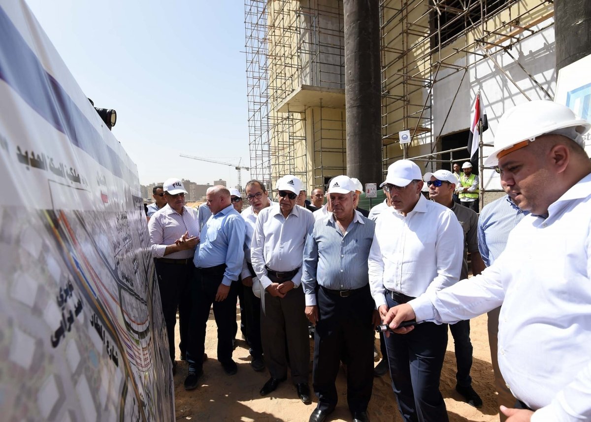رئيس الوزراء يتفقد مشروع محطة سكك حديد مصر بمنطقة بشتيل بالجيزة