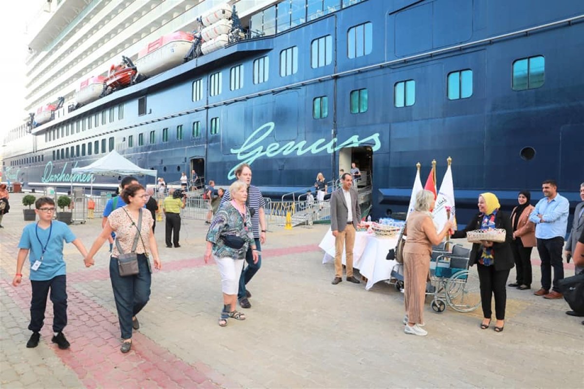 ميناء الأسكندرية يستقبل أكثر من 2200 سائح على متن  السفينة السياحية MEIN SCHIFF