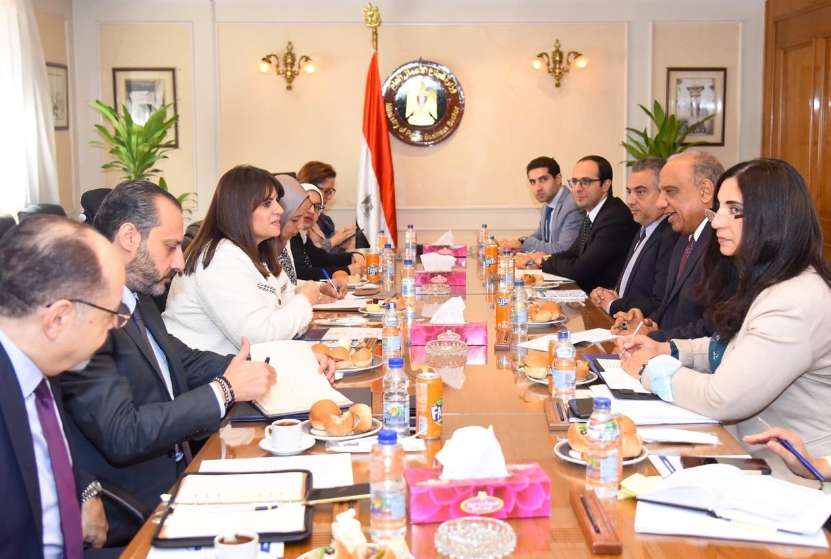 وزير قطاع الأعمال يبحث مع وزيرة الهجرة تحفيز المصريين بالخارج للاستثمار بالشركات التابعة