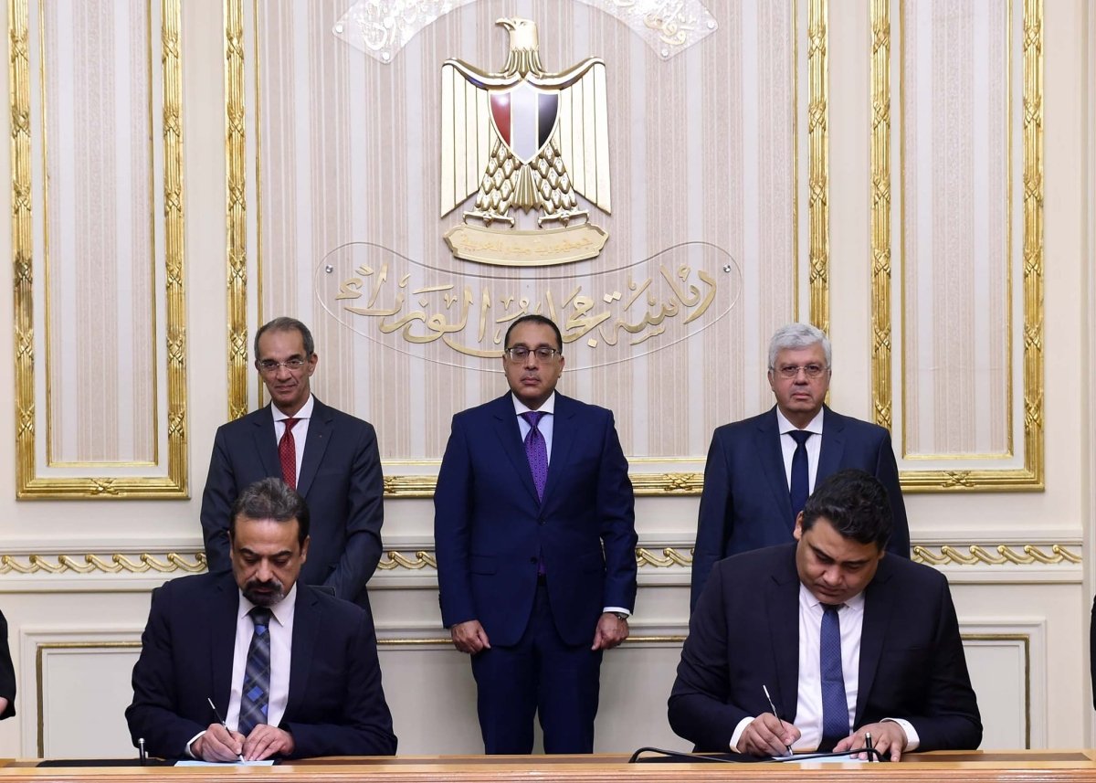 مدبولي يشهد توقيع اتفاقية بين المصرية للاتصالات والأعلى للمستشفيات الجامعية