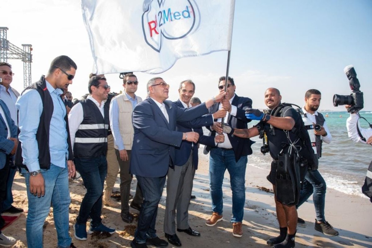 وزير الاتصالات يدشن الكابل البحرى الجديد Red2Med المملوك للشركة المصرية للاتصالات