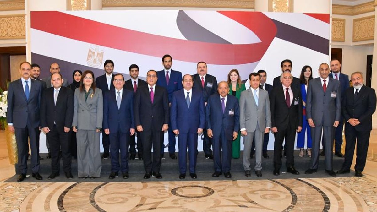 بالفيديو.. الرئيس السيسي يلتقي ممثلي رابطة رجال الأعمال القطريين