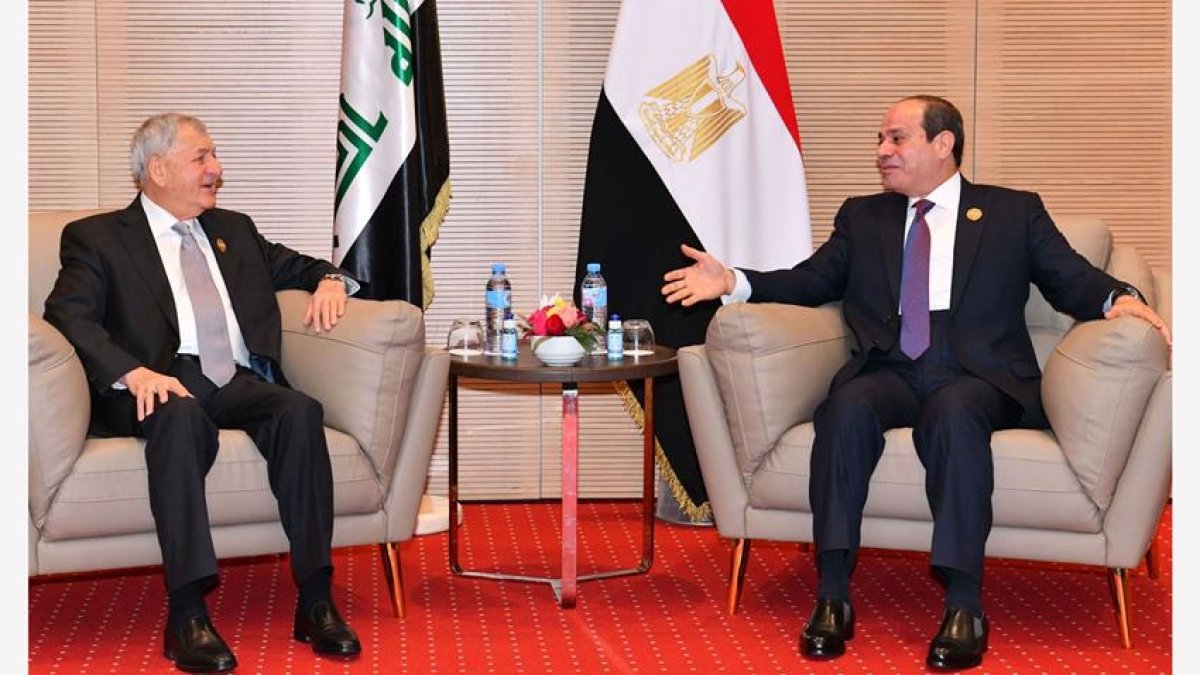 الرئيس السيسي يلتقي رئيس العراق على هامش مشاركة في القمة العربية بالجزائر