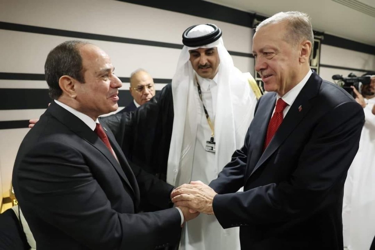 الرئيس  السيسي يلتقي الرئيس التركي بالدوحة