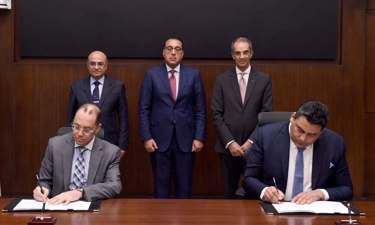 مدبولي يشهد توقيع بروتوكول تعاون لتقديم خدمات الشهر العقاري والتوثيق من خلال مقار الشركة المصرية للاتصالات