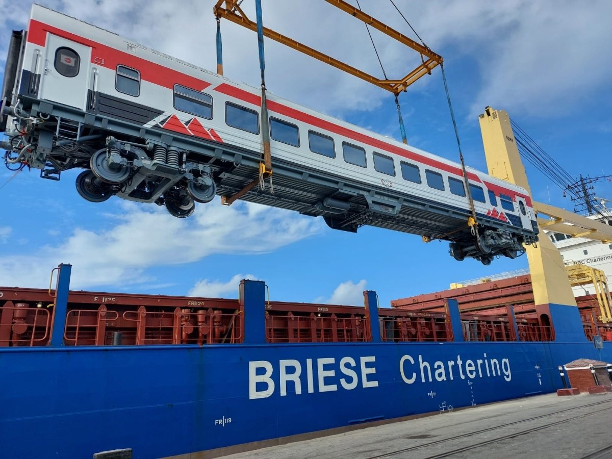 وزارة النقل تعلن استئناف  توريد عربات السكة الحديد الجديدة من المجر