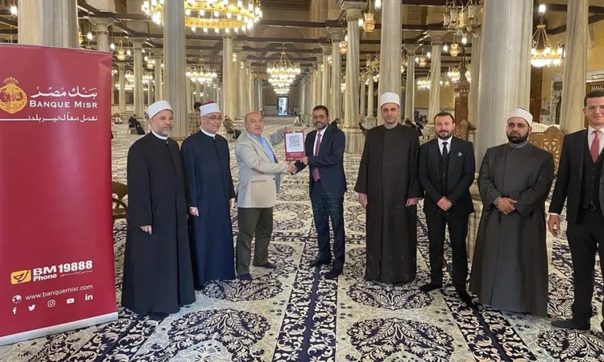 بنك مصر يبدأ تسليم الـ QR Code لكبرى المساجد لإتاحة التبرع أونلاين