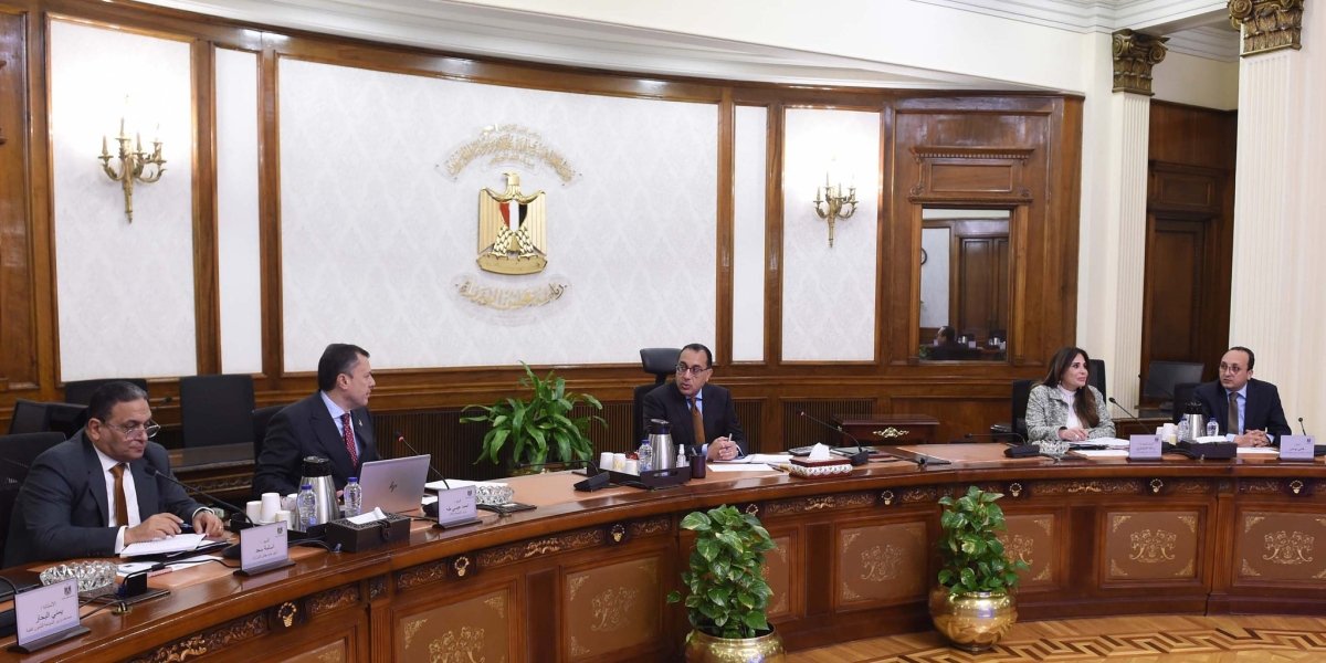 رئيس الوزراء يتابع مع وزير السياحة والآثار جهود الوزارة في ملفات العمل المختلفة
