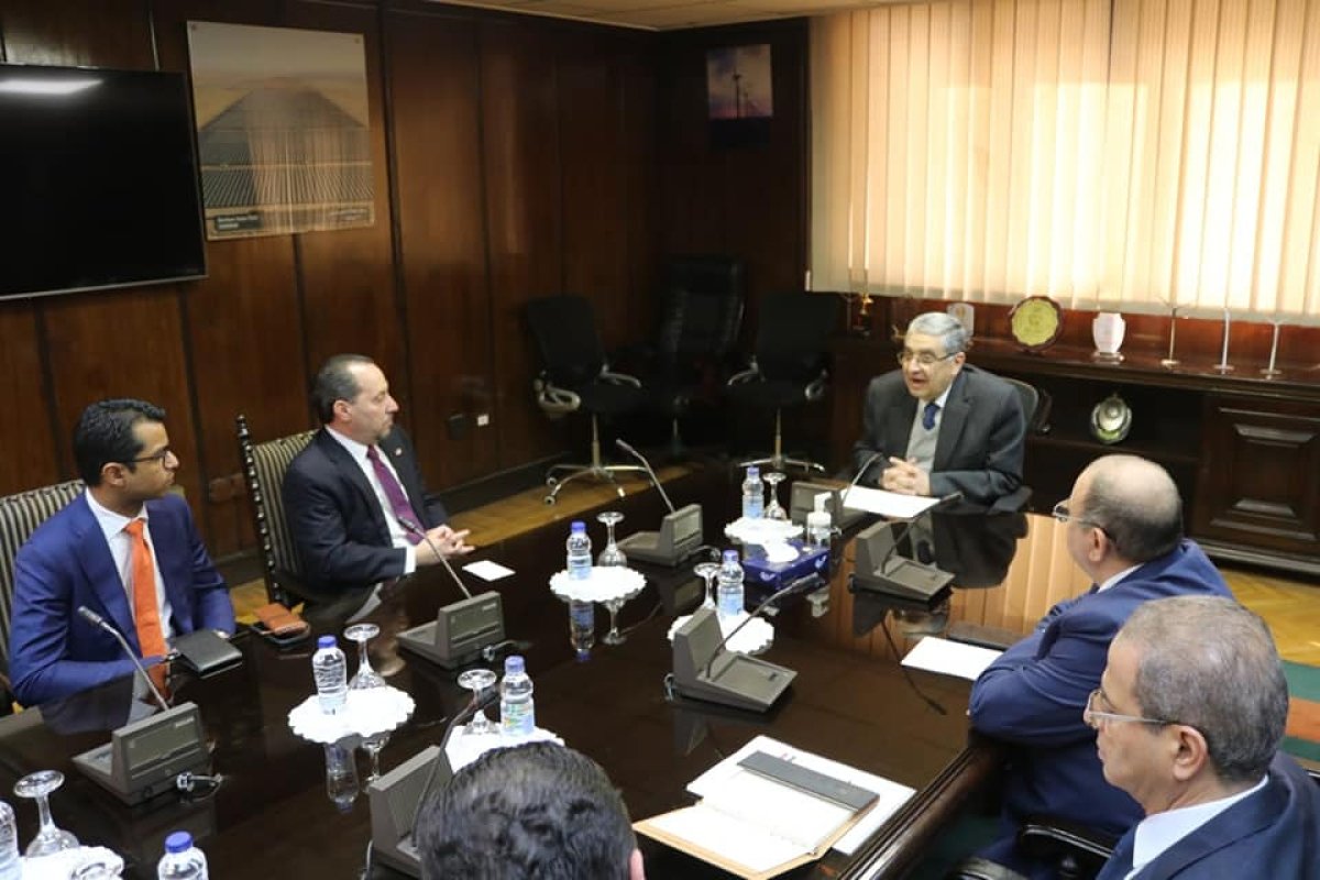وزير الكهرباء يلتقى القائم بأعمال سفير الولايات المتحدة الأمريكية لدى مصر لبحث التعاون المشترك