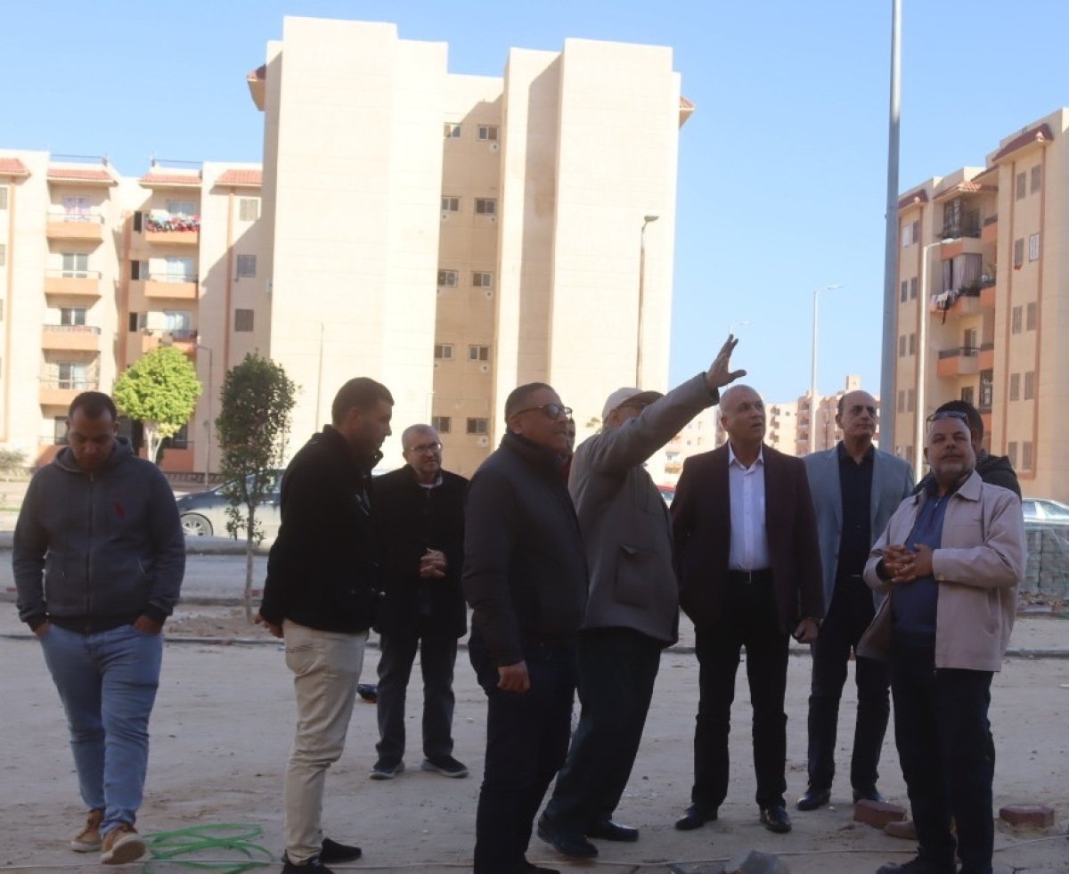جولة تفقدية لمسئولي " الإسكان " بوحدات المبادرة الرئاسية " سكن كل المصريين " بمدينة العاشر من رمضان