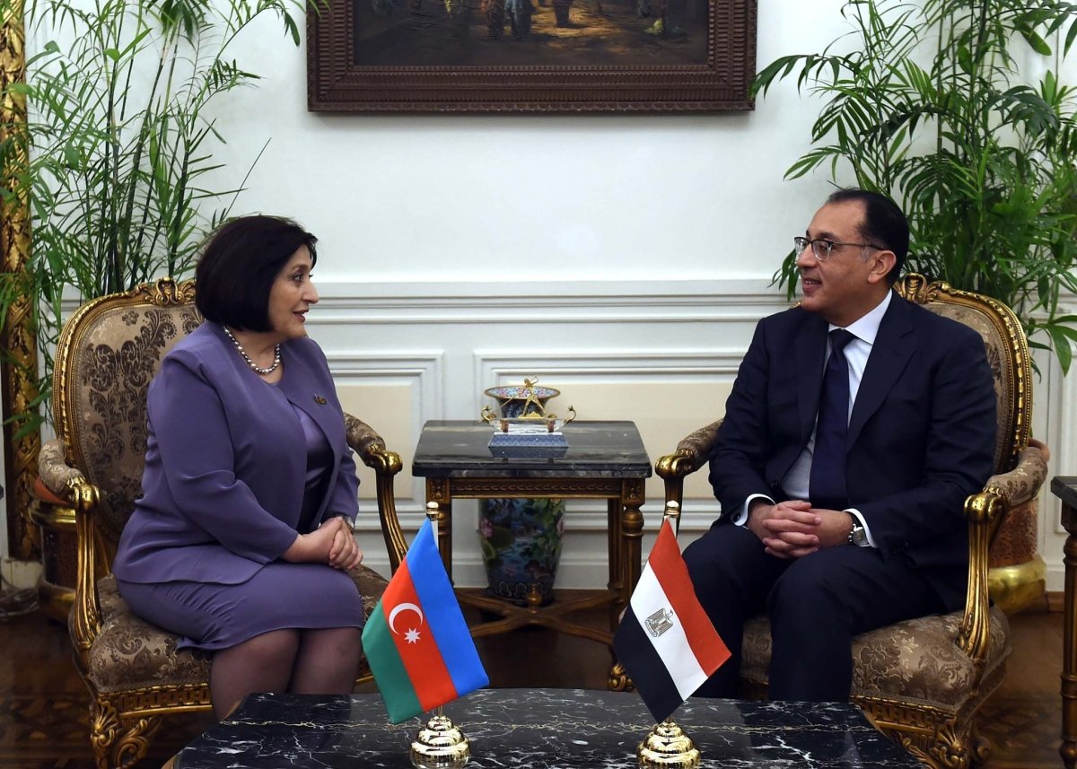 رئيس الوزراء يستقبل رئيسة برلمان أذربيجان والوفد المرافق لها