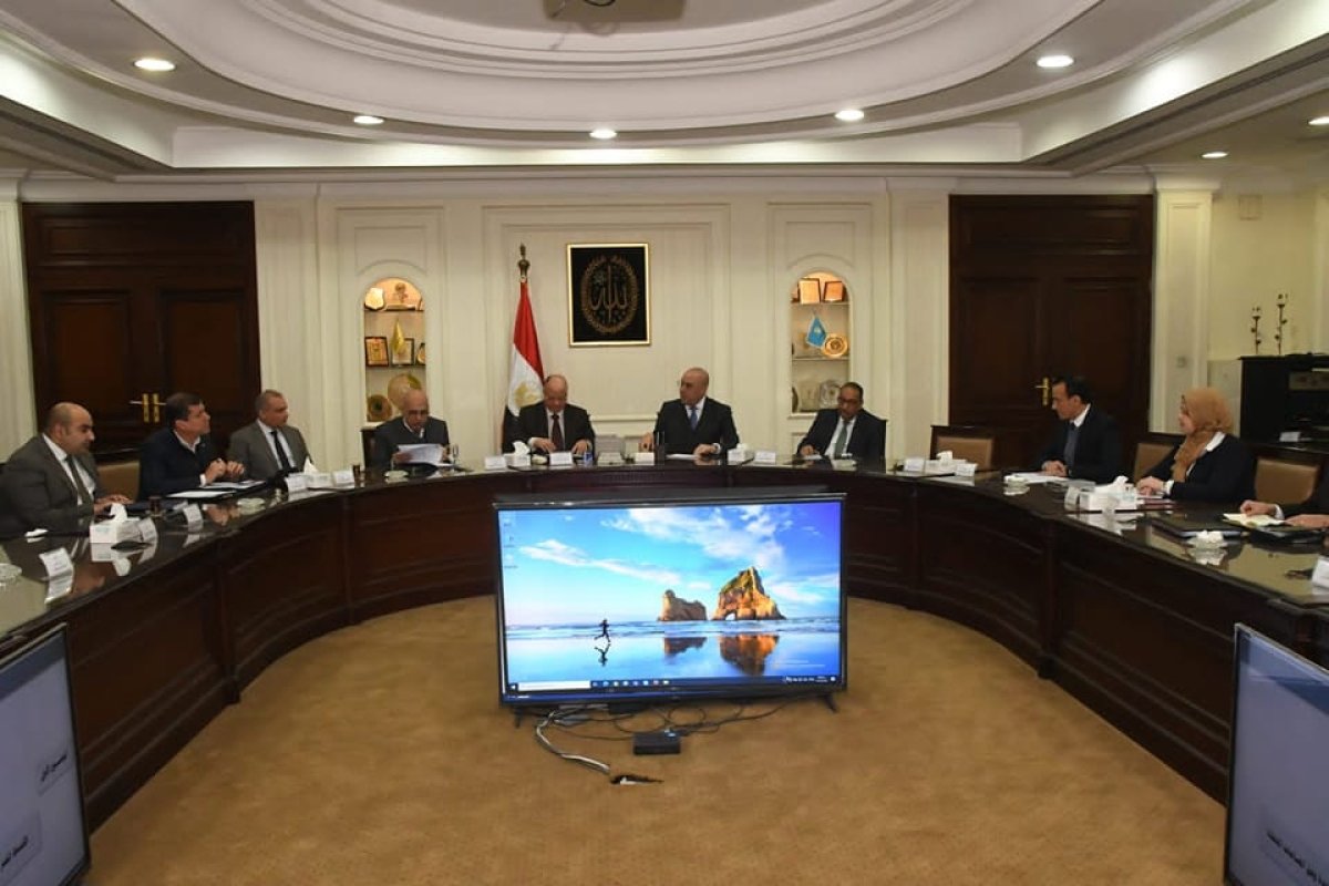 وزير الإسكان ومحافظ القاهرة يستعرضان إجراءات إنهاء التعاقد وتخصيص الوحدات السكنية بمشروع تطوير "منطقة مثلث ماسبيرو"