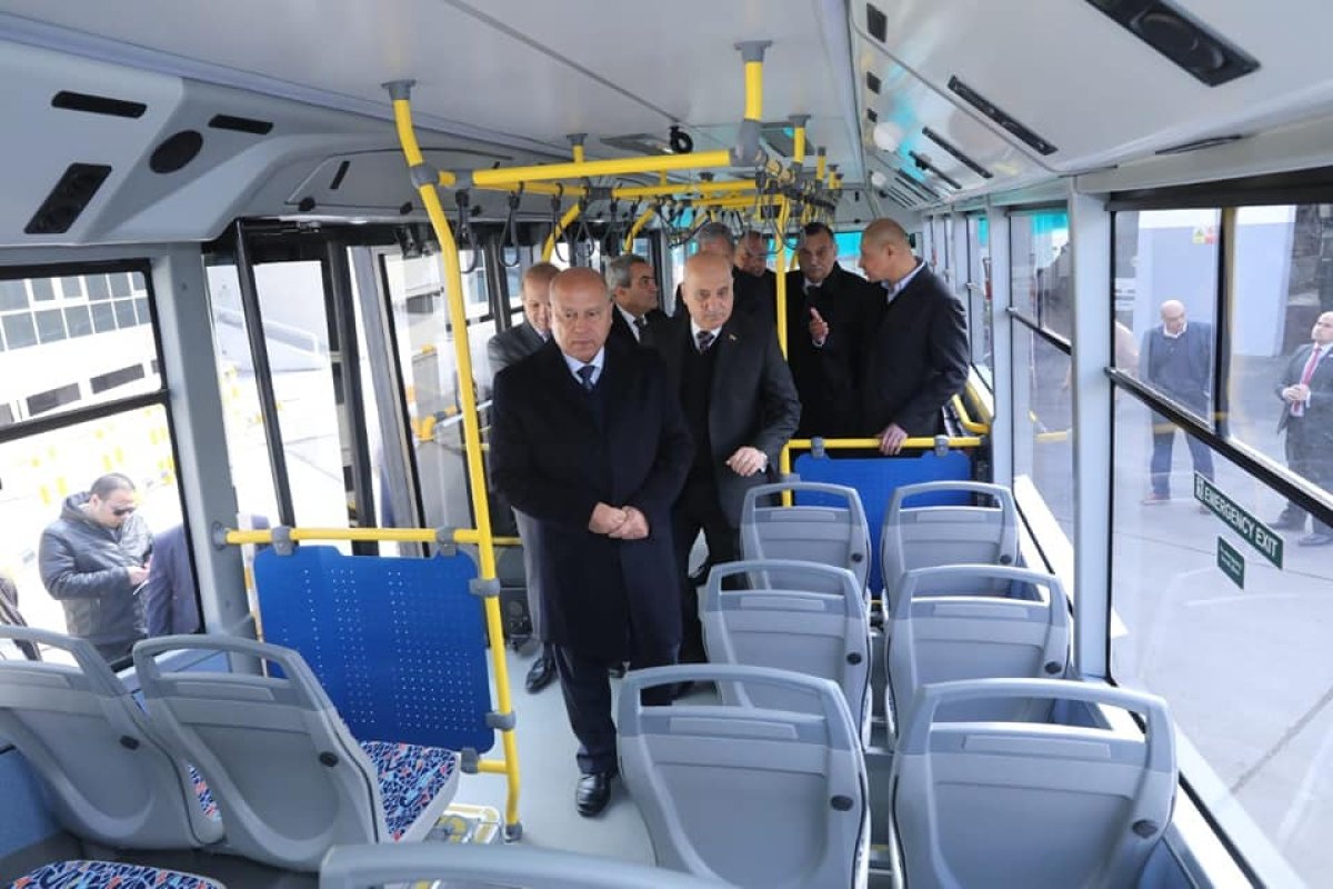 وزير النقل يزور مصنع MCV لتفقد النموذج الأولي لأوتوبيسات BRT التي تعمل بالكهرباء