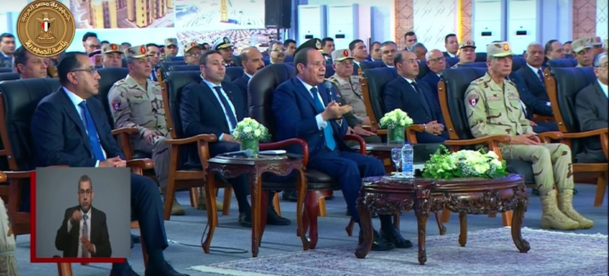 بث مباشر.. الرئيس السيسي يتفقد اصطفاف المعدات المشاركة في تنفيذ خطة الدولة لتنمية وإعمار سيناء