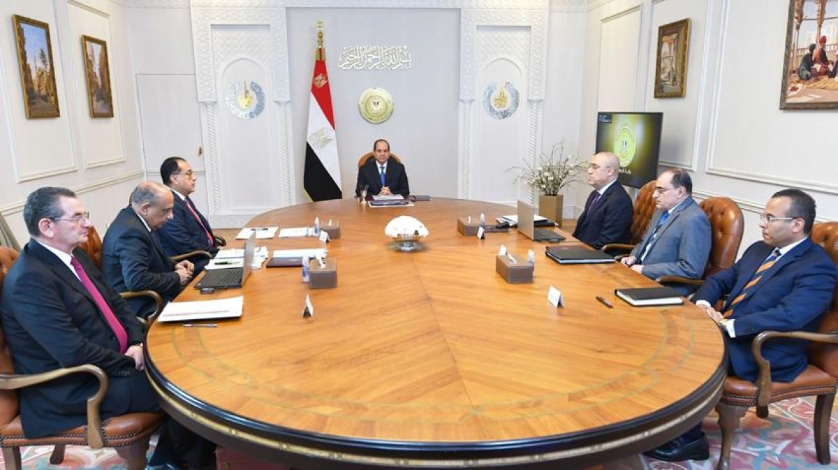 الرئيس السيسي يتابع الخطط الجاري تنفيذها لتحديث وتطوير قطاع الصناعات النسيجية في مصر