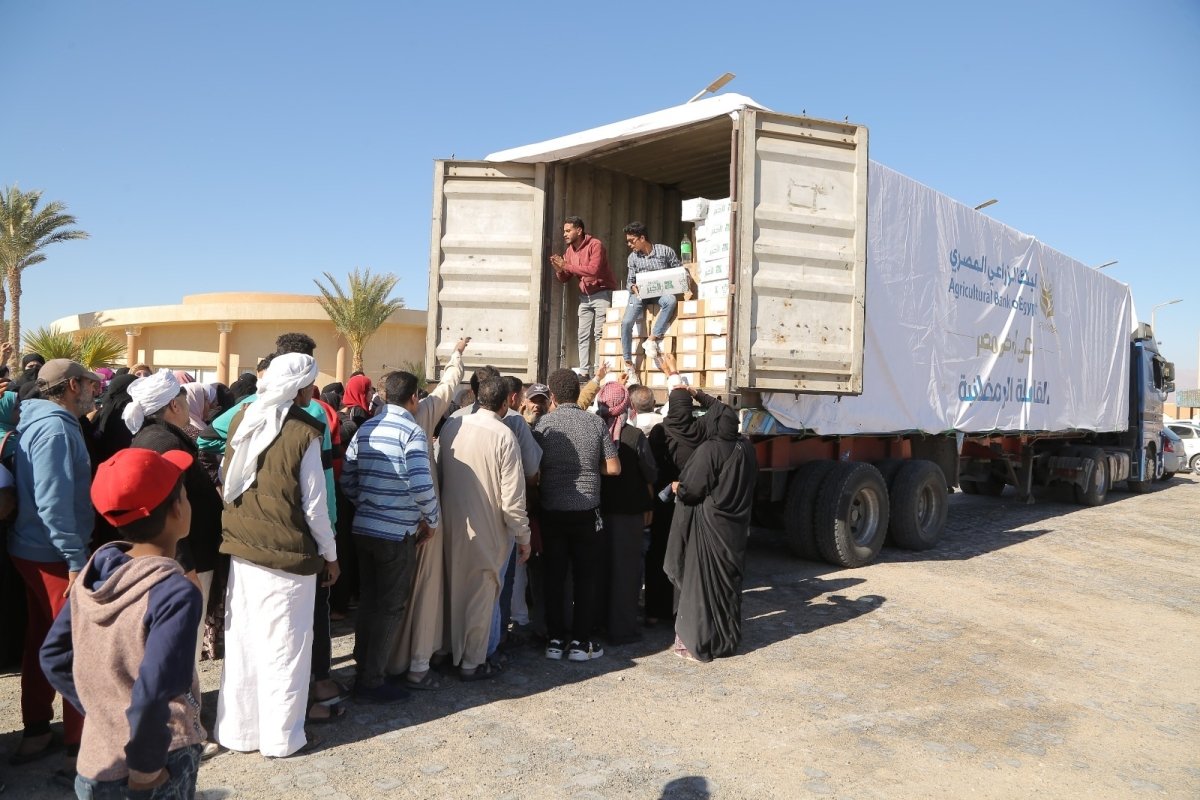 البنك الزراعي المصري يساهم في تجهيز 25 عروسة وتوزيع والمساهمات الغذائية  للأسر الأكثر احتياجاً في جنوب سيناء 