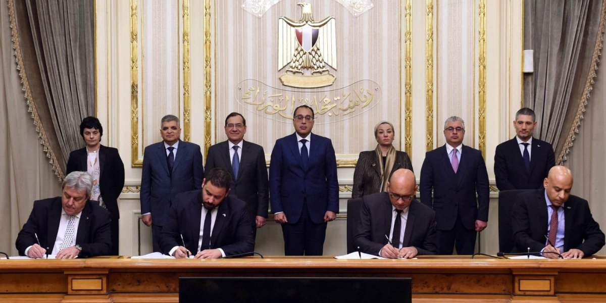 رئيس الوزراء يشهد مراسم توقيع اتفاقية المساهمين بين قناة السويس ومجموعة شركات "V" اليونانية 