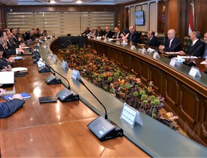 وزير الطيران المدنى يعقد اجتماعا موسعا لمتابعة أعمال اللجنة العليا لأمن وتسهيلات الطيران