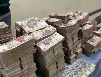 الأموال العامة تضبط موظف متهم بغسل 30 مليون جنيه في شراء العقارات 