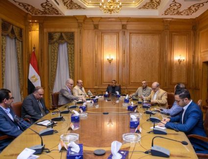 وزير الإنتاج الحربي يتابع مستجدات بعض البحوث التي تنفذها الشركات التابعة