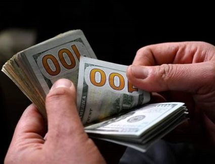 تعرف علي سعر الدولار مقابل الجنيه اليوم الإثنين 3-4-2023